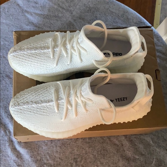 Yeezy’s boost 350 v2 - Picture 2 of 5